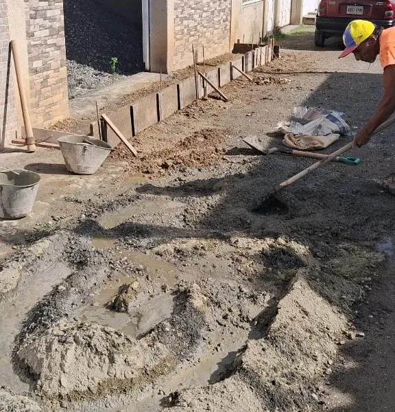 Construcción de aceras y caminos peatonales — fase inicial