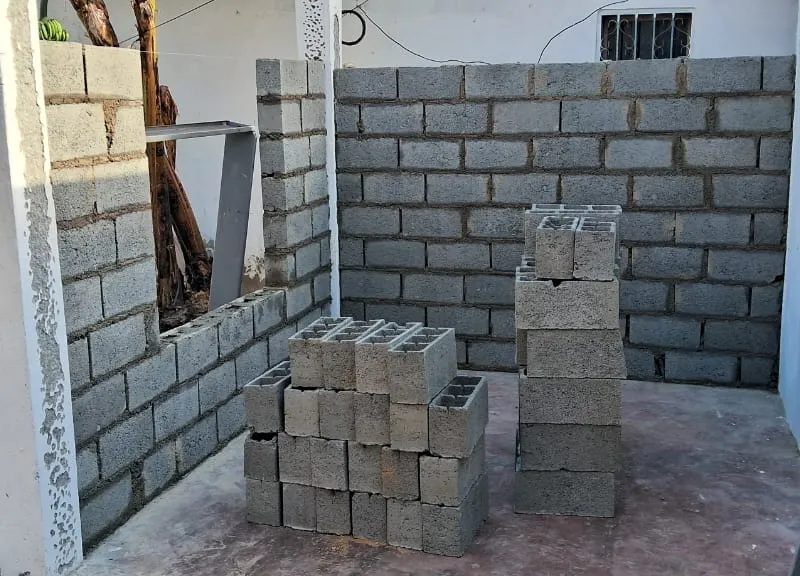 Levantamiento de muros — segunda fase y refuerzo estructural