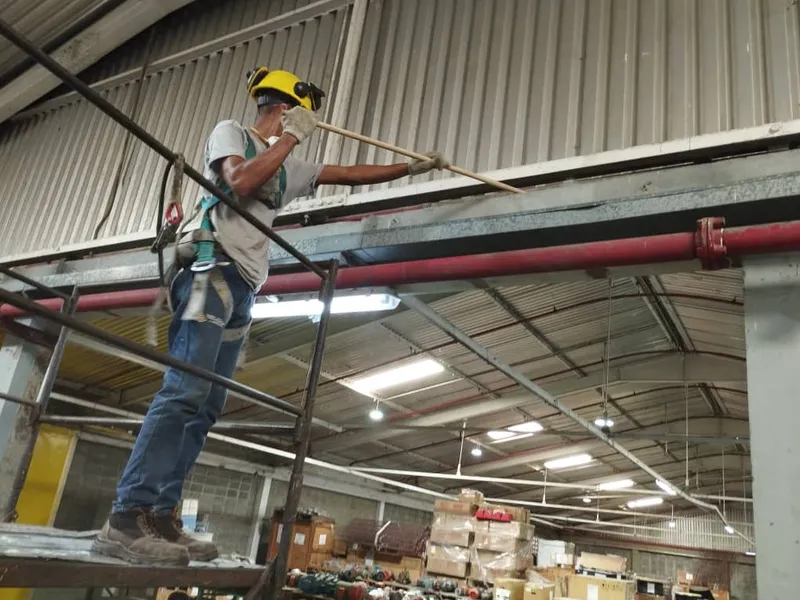 Barrido técnico — limpieza industrial de gran escala