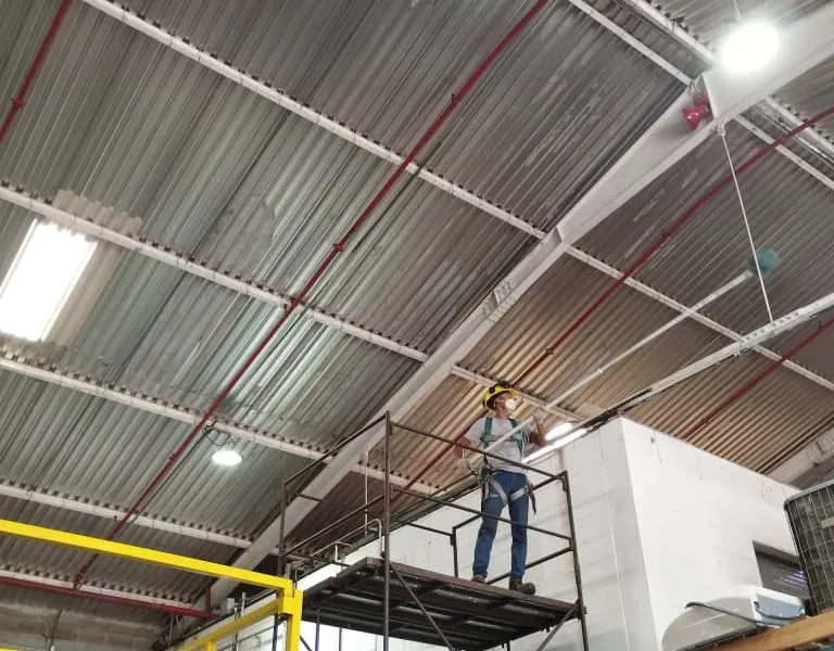 Acabado final de limpieza y gestión de residuos industriales