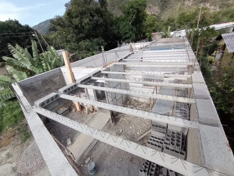 Encofrado y primera fase de armado estructural